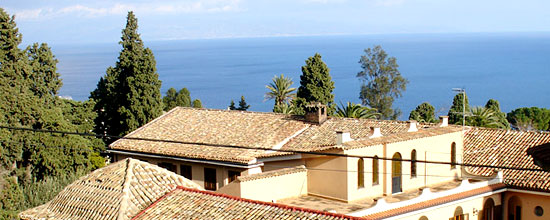In unserem Luxusferienhaus in Taormina vermieten wir Ferienwohnungen mit Panoramblick