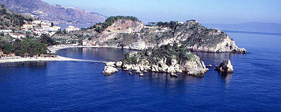 Strand von Taormina in Sizilien